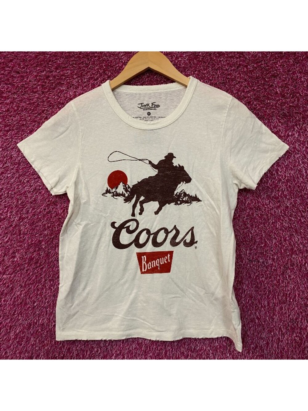 Junk Food Clothing Coors Banquet Cowboy Vintage Style Graphic Women's Tee XL